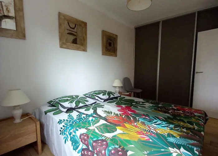 Maison Des Pins 펜션 라튀르발